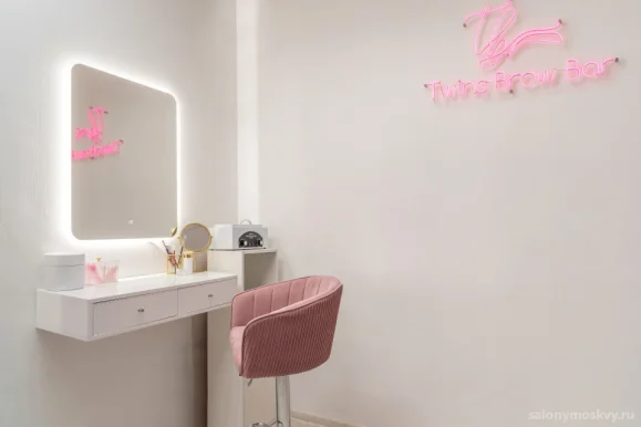 Студия красоты Twins Brow Bar фото 1
