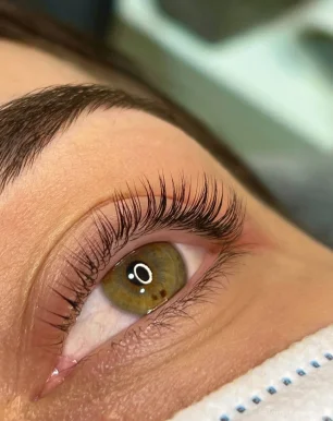 Студия красоты Twins Brow Bar фото 6